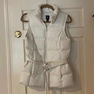 Gap white puffer vest XS